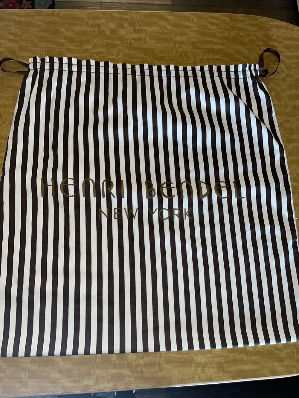 henri bendel white and brownVertical Stripe dust bag / Cover
